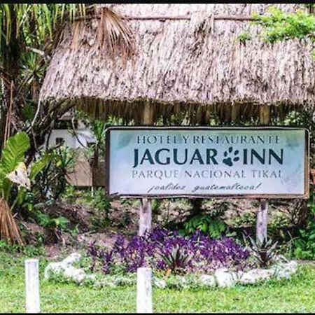Hotel Jaguar Inn Tikál Zewnętrze zdjęcie