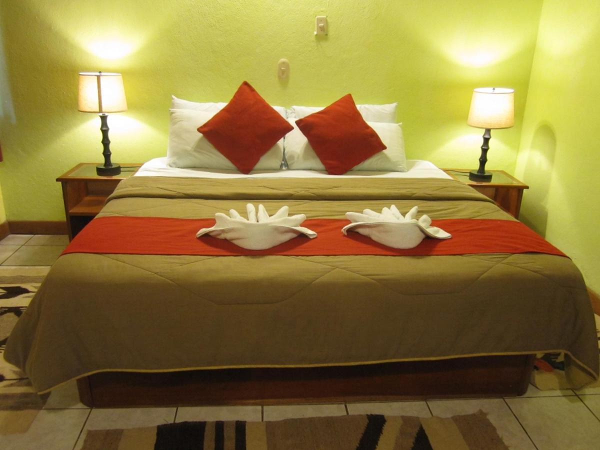 Hotel Jaguar Inn Tikál Zewnętrze zdjęcie