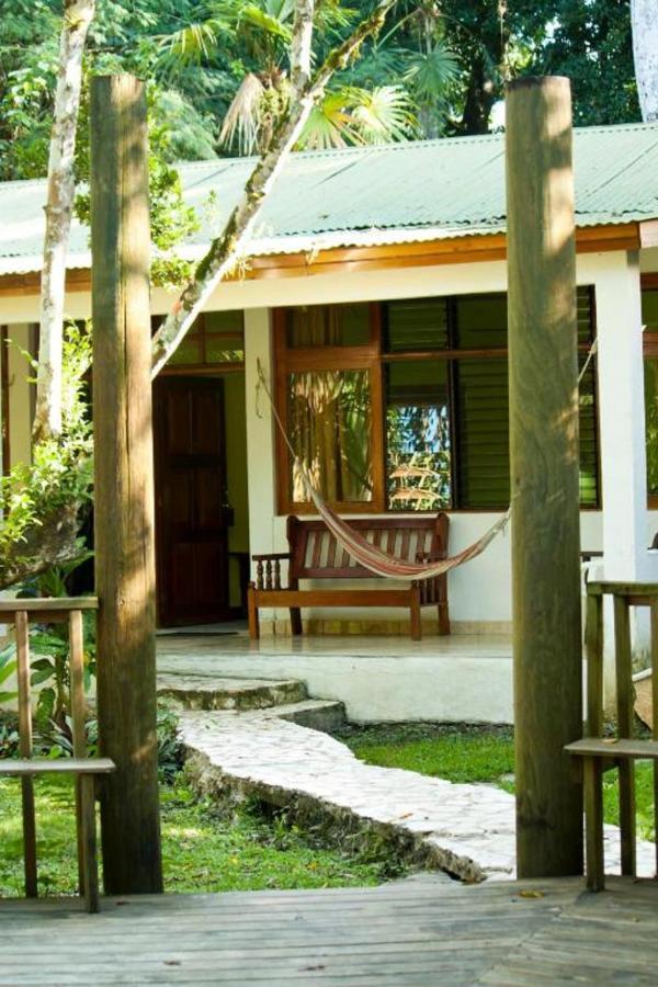 Hotel Jaguar Inn Tikál Zewnętrze zdjęcie