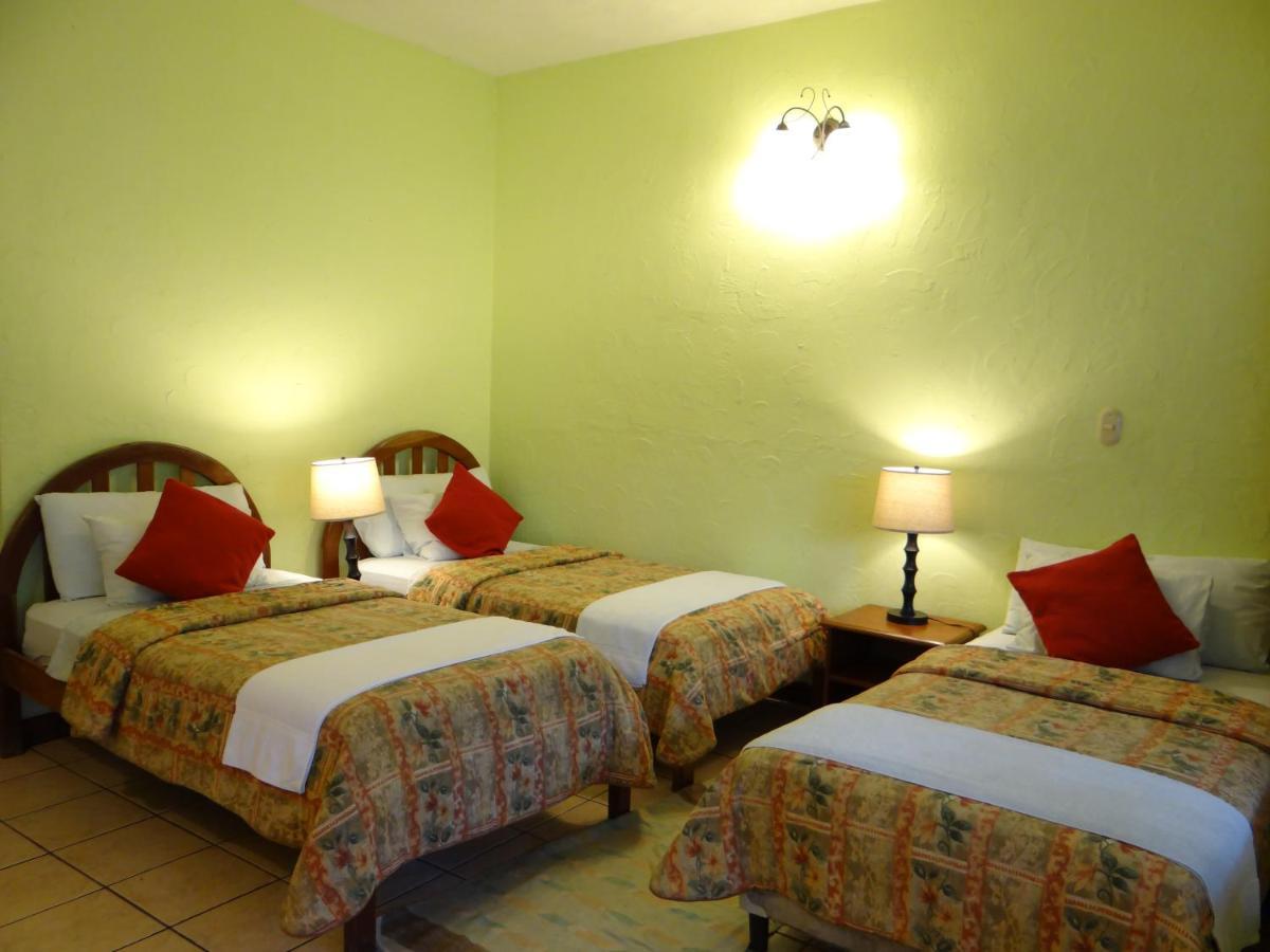 Hotel Jaguar Inn Tikál Zewnętrze zdjęcie