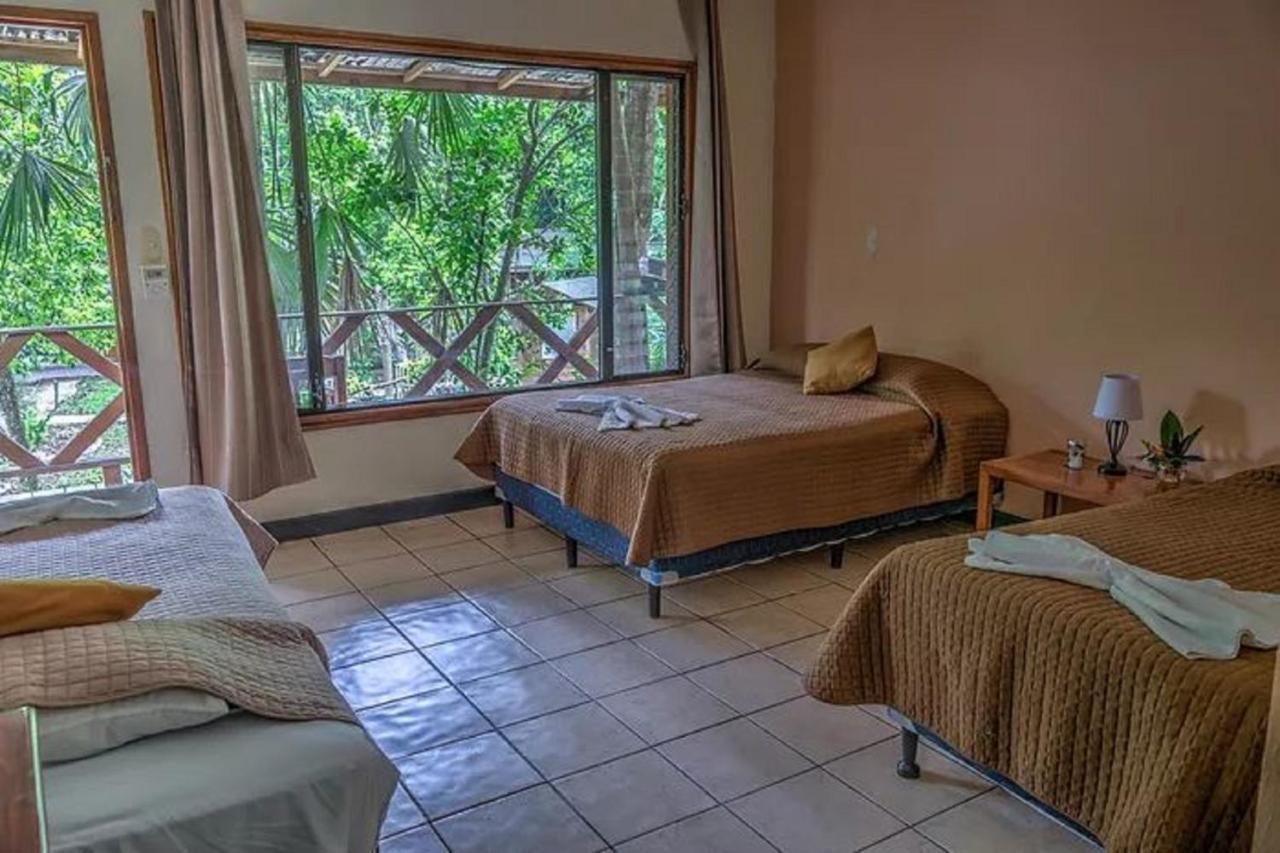 Hotel Jaguar Inn Tikál Zewnętrze zdjęcie