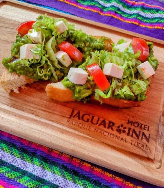 Hotel Jaguar Inn Tikál Zewnętrze zdjęcie