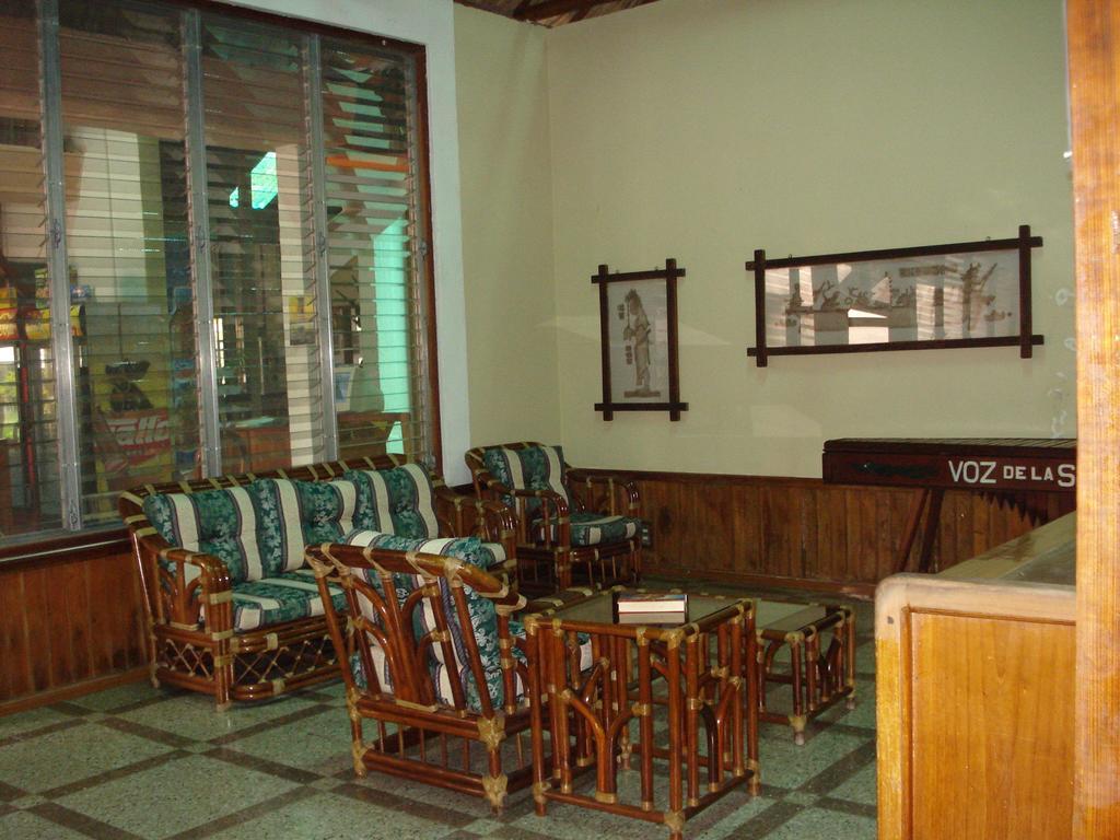 Hotel Jaguar Inn Tikál Zewnętrze zdjęcie