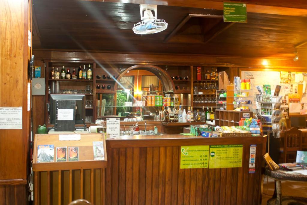 Hotel Jaguar Inn Tikál Zewnętrze zdjęcie