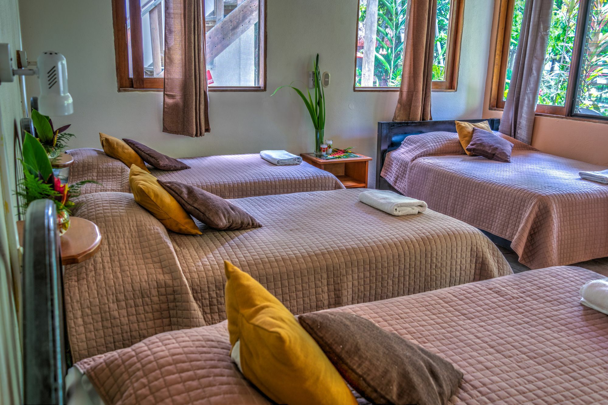Hotel Jaguar Inn Tikál Zewnętrze zdjęcie